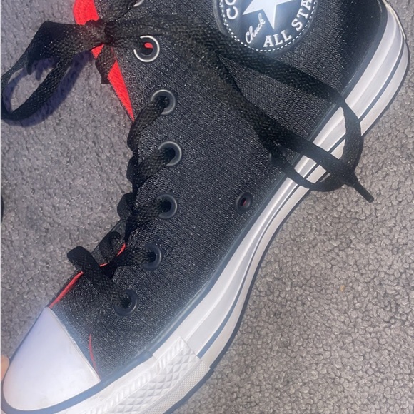 Black and red Converse - Picture 4 of 6